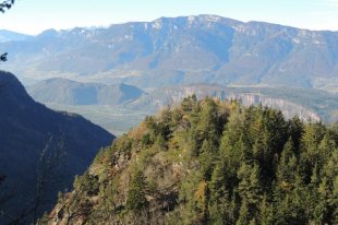 dal punto di riposo REITERN vista so Enzpirg e sul gruppo della Mendola